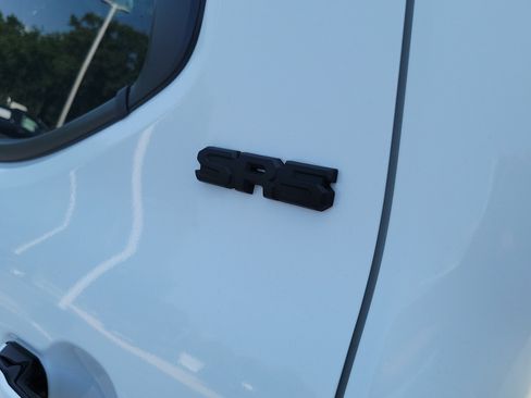 Certified 2025 Toyota Tacoma SR5 AWD/4WD image 8