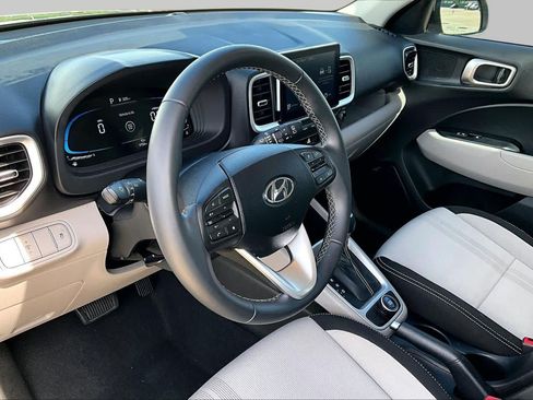 Certified 2025 Hyundai Venue SEL FWD image 18