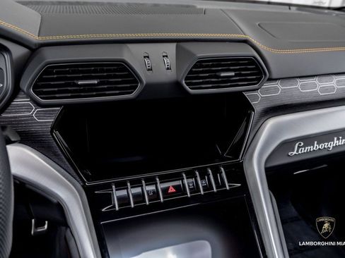Used 2022 Lamborghini Urus image 29