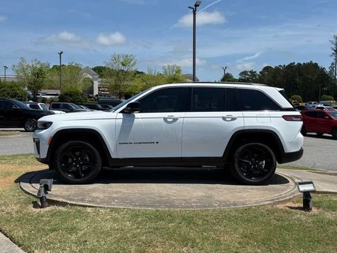 New 2026 Jeep Grand Cherokee Limited w/ Limited Altitude Package AWD/4WD image 4