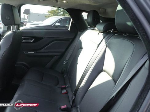 Used 2019 Jaguar F-PACE Premium image 25