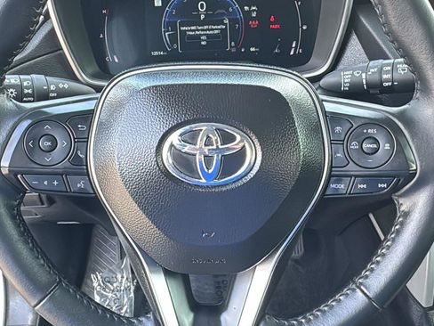 Certified 2025 Toyota Corolla Cross XLE image 15