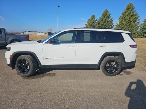 Used 2023 Jeep Grand Cherokee L Altitude image 2