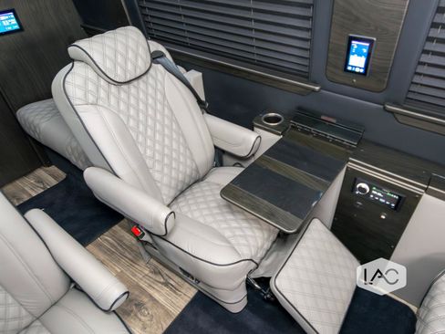 Used 2022 Mercedes-Benz Sprinter 3500 image 7