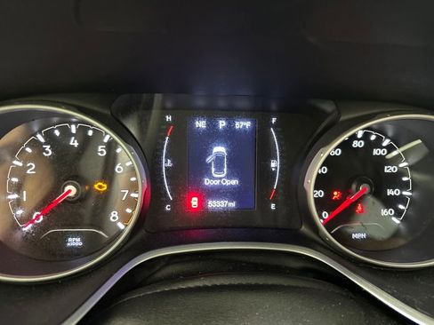 Used 2018 Jeep Compass Latitude w/ Cold Weather Group image 19