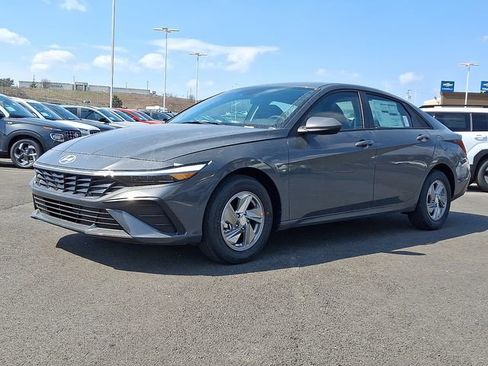 New 2026 Hyundai Elantra SE image 2