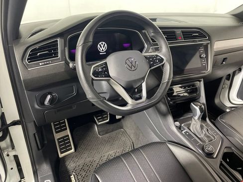 Used 2024 Volkswagen Tiguan SE R-Line AWD/4WD image 8