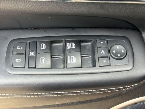 Used 2017 Jeep Grand Cherokee Overland RWD image 12