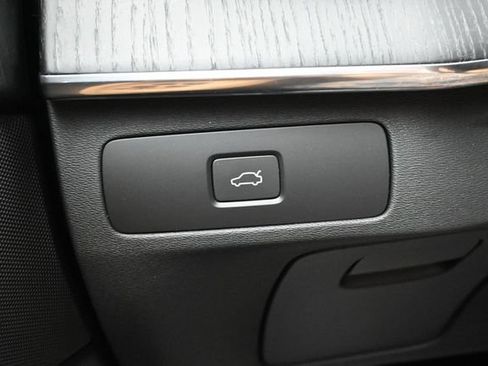 Used 2024 Volvo XC90 B6 Ultimate w/ Protection Package Premier AWD/4WD image 29