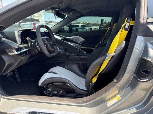 Used 2022 Chevrolet Corvette Stingray Premium Conv RWD image 9
