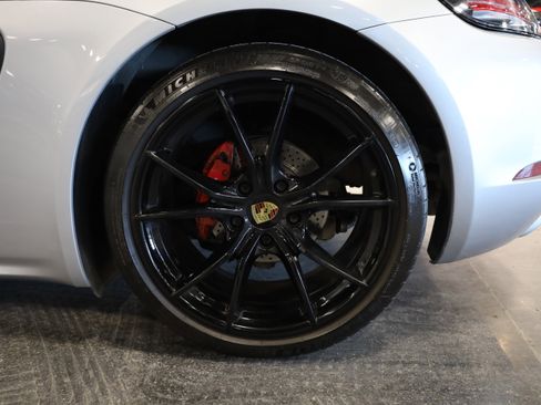 Used 2018 Porsche 718 Cayman S image 12