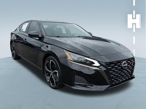 Used 2023 Nissan Altima 2.5 SR FWD image 1