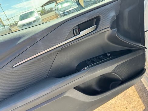 Used 2025 Toyota Camry SE FWD image 11