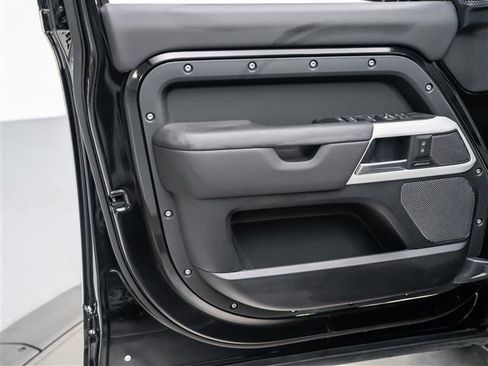 New 2024 Land Rover Defender 110 S image 24