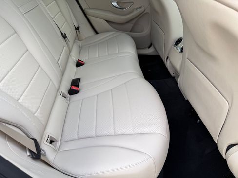 Used 2019 Mercedes-Benz GLC 300 4MATIC image 20