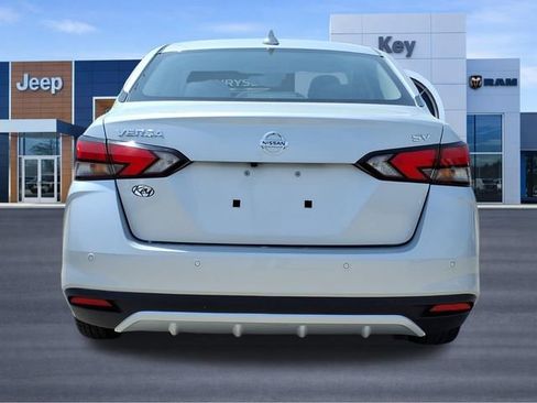 Used 2021 Nissan Versa SV FWD image 4