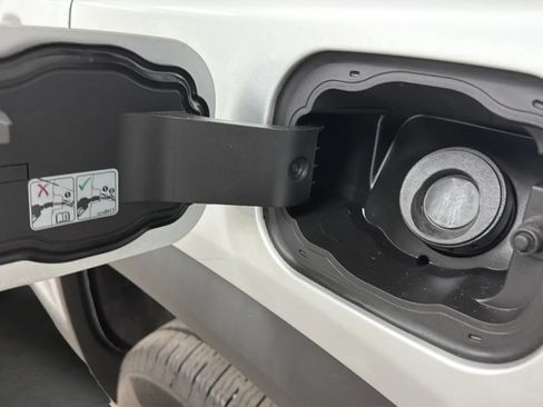 Used 2018 GMC Acadia SLE FWD image 25