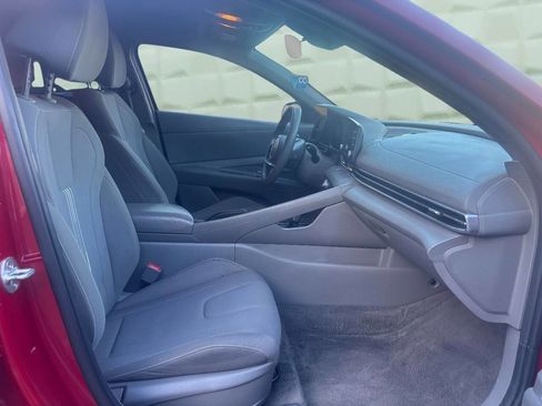 Used 2022 Hyundai Elantra SEL image 13
