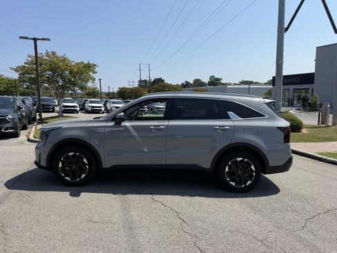 New 2025 Kia Sorento S w/ Panoramic Sunroof Package image 2