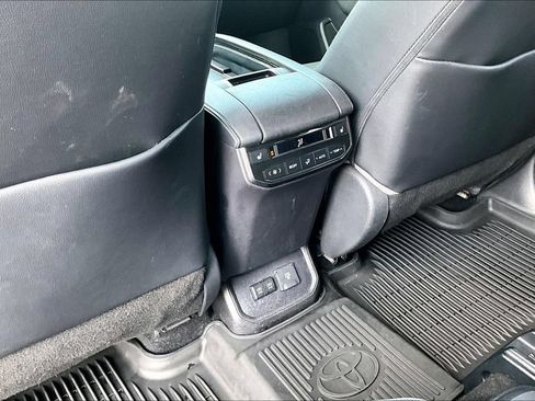 Used 2020 Toyota Highlander Platinum AWD/4WD image 34