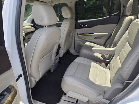 Used 2019 GMC Acadia Denali w/ Technology Package FWD image 17