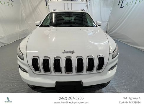 Used 2017 Jeep Cherokee Latitude w/ Cold Weather Group AWD/4WD image 2
