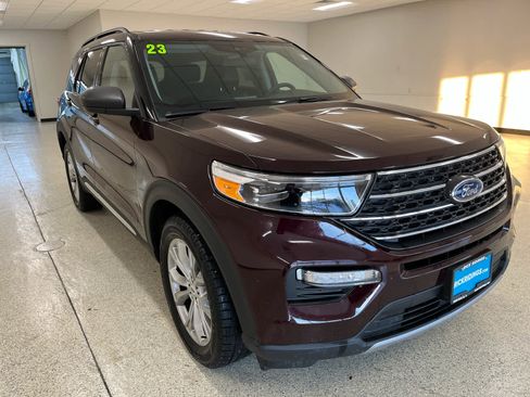 Used 2023 Ford Explorer XLT w/ Equipment Group 202A image 3