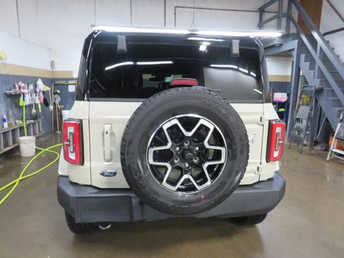 Used 2025 Ford Bronco Outer Banks AWD/4WD image 5