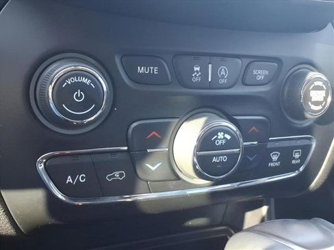 Used 2019 Jeep Cherokee Limited image 21