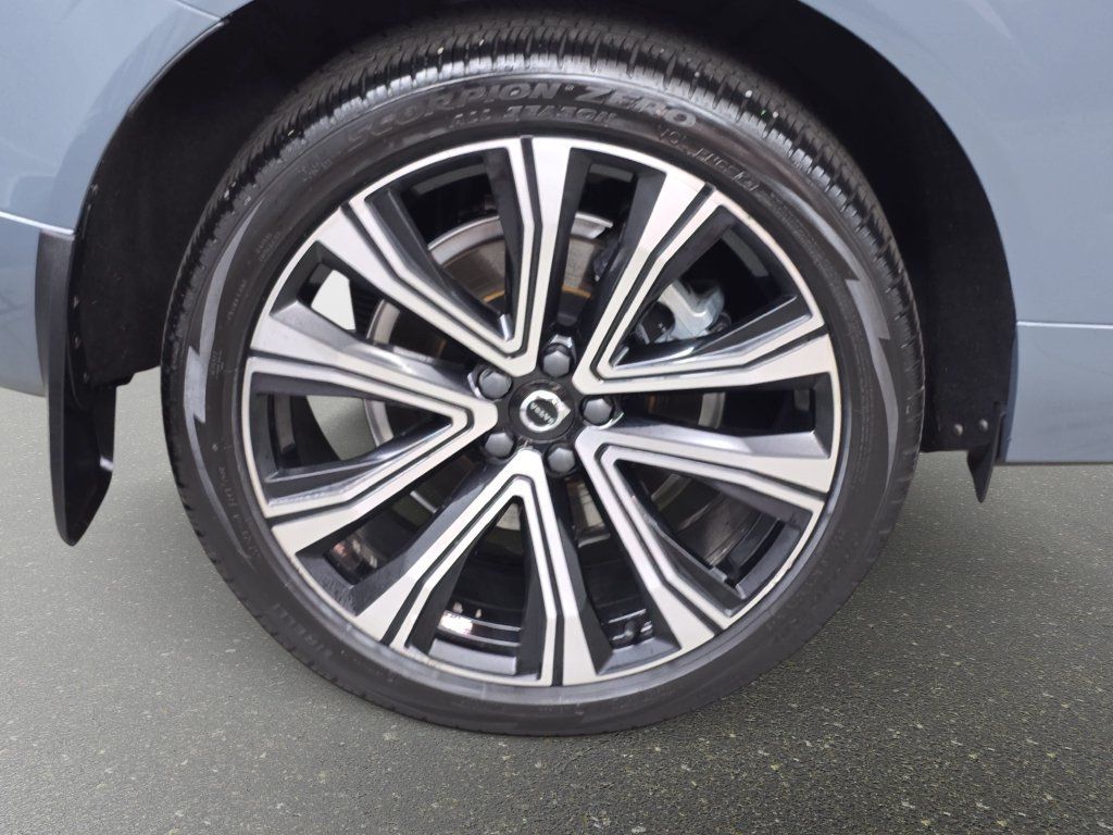 Used 2023 Volvo XC60 B6 Ultimate w/ Protection Package Premier AWD/4WD image 33