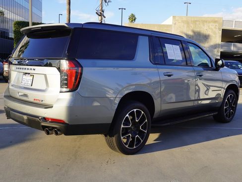 Used 2025 Chevrolet Suburban RST image 5