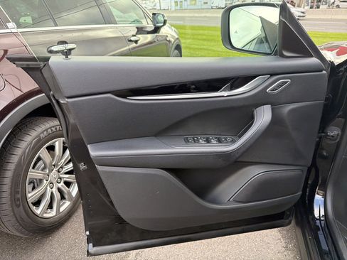 Used 2019 Maserati Levante image 8