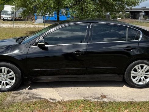 Used 2010 Nissan Altima 2.5 SL w/ Technology Pkg FWD image 6