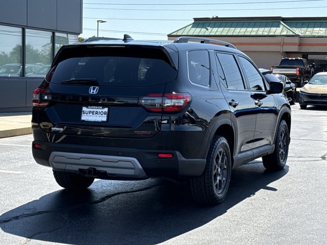 Used 2025 Honda Pilot TrailSport image 3