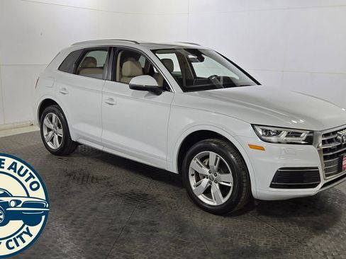 Used 2019 Audi Q5 2.0T Premium Plus w/ Premium Plus Package image 1