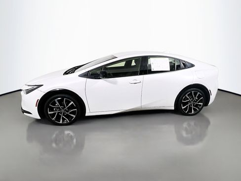 Used 2025 Toyota Prius Plug-In Hybrid image 9
