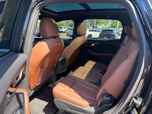 Used 2023 Audi Q7 3.0T Premium w/ Convenience Package AWD/4WD image 4