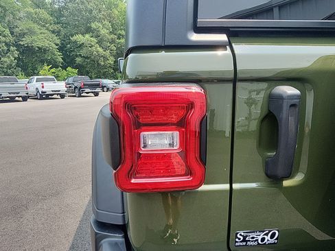 Used 2021 Jeep Wrangler Unlimited Sport AWD/4WD image 13