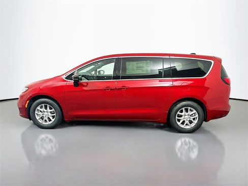 New 2026 Chrysler Pacifica Select image 4