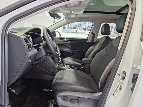 New 2026 Volkswagen Taos SE FWD image 16