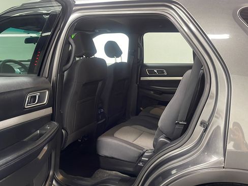 Used 2017 Ford Explorer XLT AWD/4WD image 15