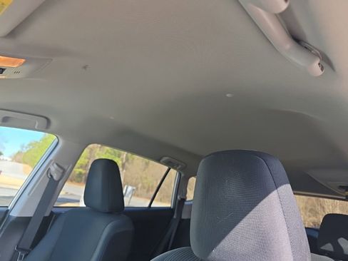 Used 2018 Toyota RAV4 LE image 20