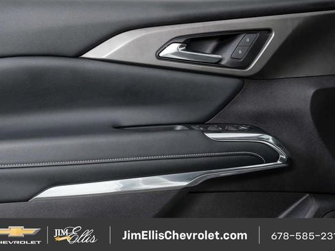 Certified 2025 Chevrolet Traverse LT FWD image 16
