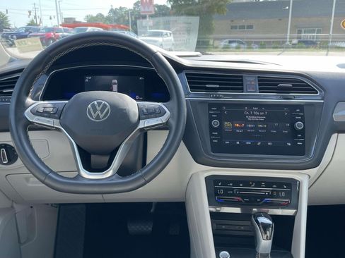 Used 2023 Volkswagen Tiguan SE FWD image 12