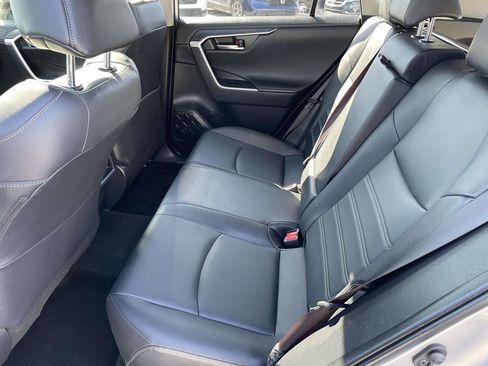 Used 2019 Toyota RAV4 Limited image 9
