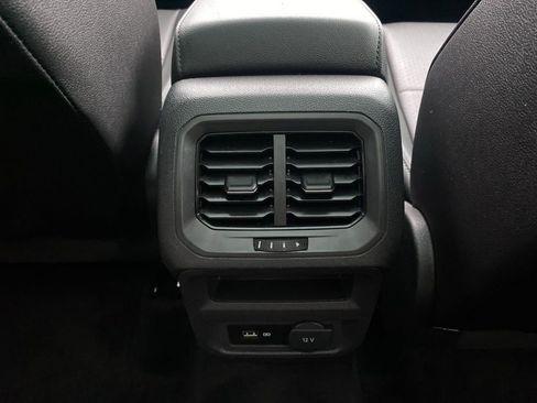 Used 2020 Volkswagen Tiguan SE w/ Panoramic Sunroof Package image 10