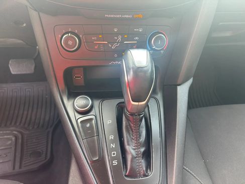 Used 2015 Ford Focus SE w/ SE Sport Package FWD image 17