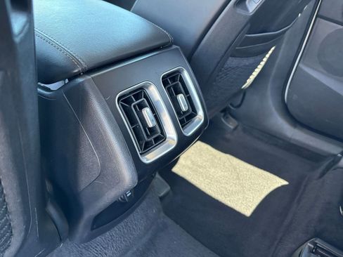 Used 2024 Kia Sorento S image 24