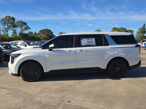 New 2026 Kia Carnival FWD image 5