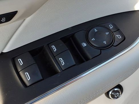 Used 2021 Buick Envision Essence w/ Technology Package I image 12